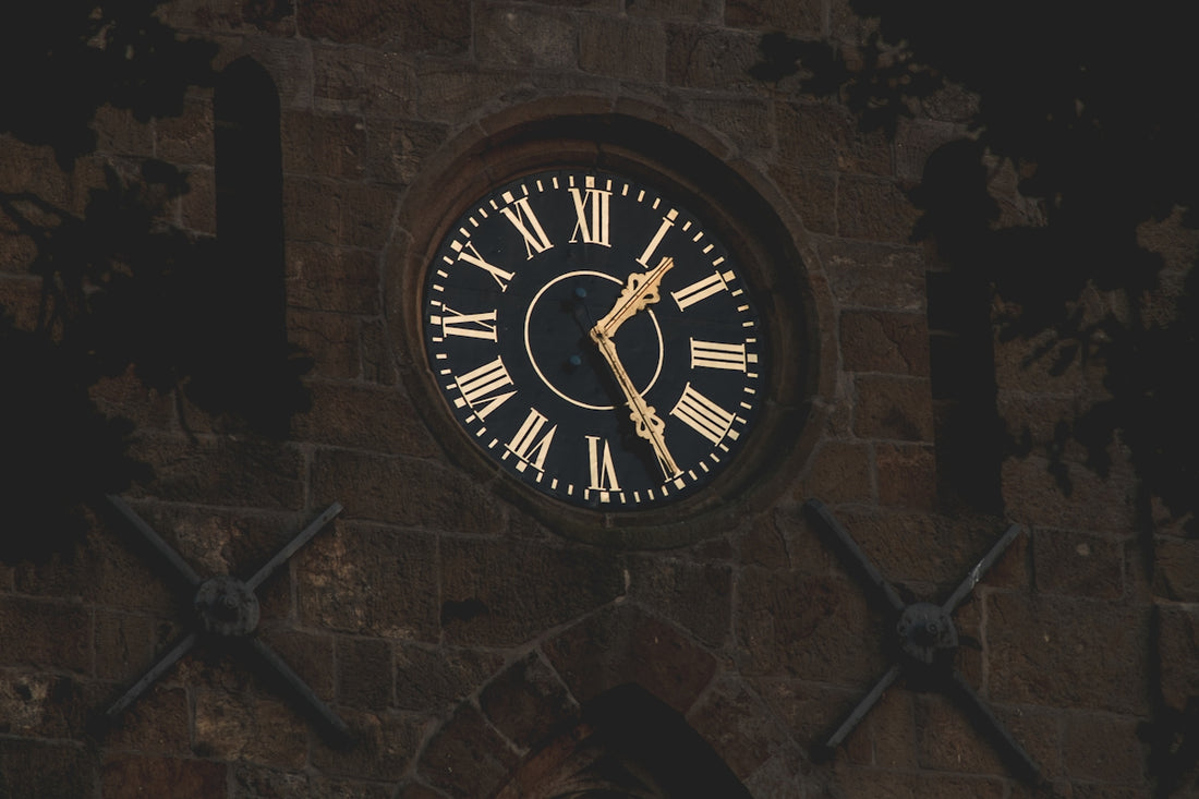 black round analog wall clock at 10 00