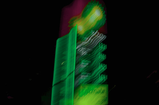 a traffic light that is green and red